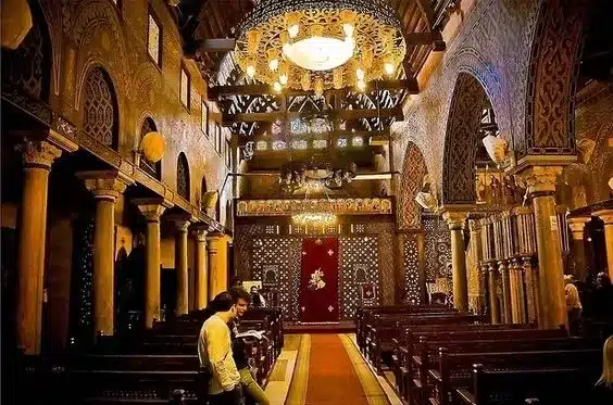 الكنيسه من الداخل jpg