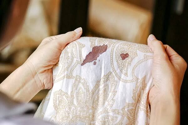 رؤية الدم في الحلم للعزباء